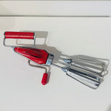 Load image into Gallery viewer, Vintage Egg Beaters
