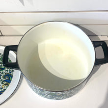 Load image into Gallery viewer, 1970s Fancipan Enamelled Dutch Oven