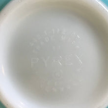 Load image into Gallery viewer, Vintage Pyrex Butterprint Mixing Bowls
