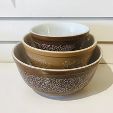 Load image into Gallery viewer, Pyrex Woodland Mixing Bowl Set