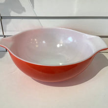 Load image into Gallery viewer, Vintage Pyrex Cinderella Bowl