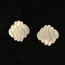 Load image into Gallery viewer, Mother of Pearl Earrings