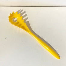 Load image into Gallery viewer, Vintage Plastic Kitchen Utensils