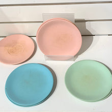 Load image into Gallery viewer, Set of 6 Melmac Side Plates