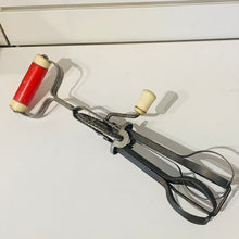 Load image into Gallery viewer, Vintage Egg Beaters
