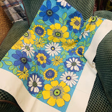 Load image into Gallery viewer, 1960s Linen Flower Power Tablecloth