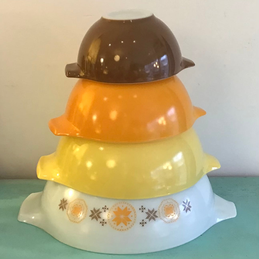 Vintage Town & Country Pyrex Nesting Bowl Set