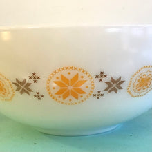 Load image into Gallery viewer, Vintage Town &amp; Country Pyrex Nesting Bowl Set